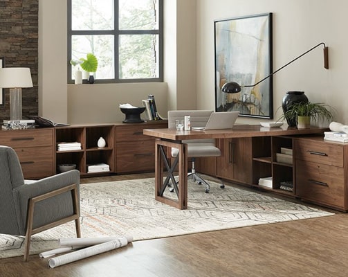 Beatiful transitional home office setting